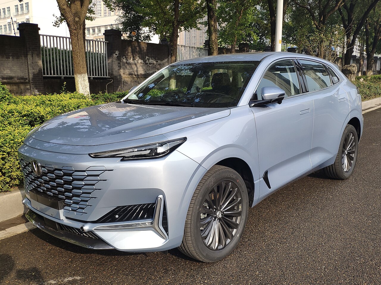 Автомобиль Changan