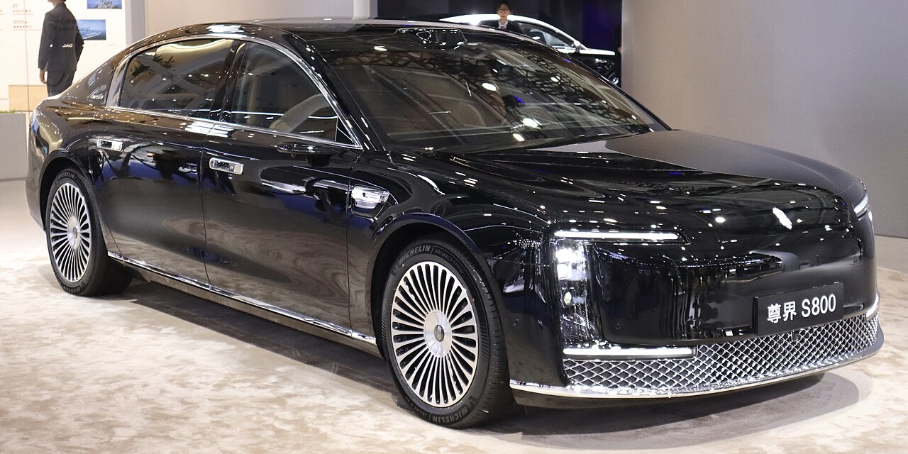 Автомобиль Maextro