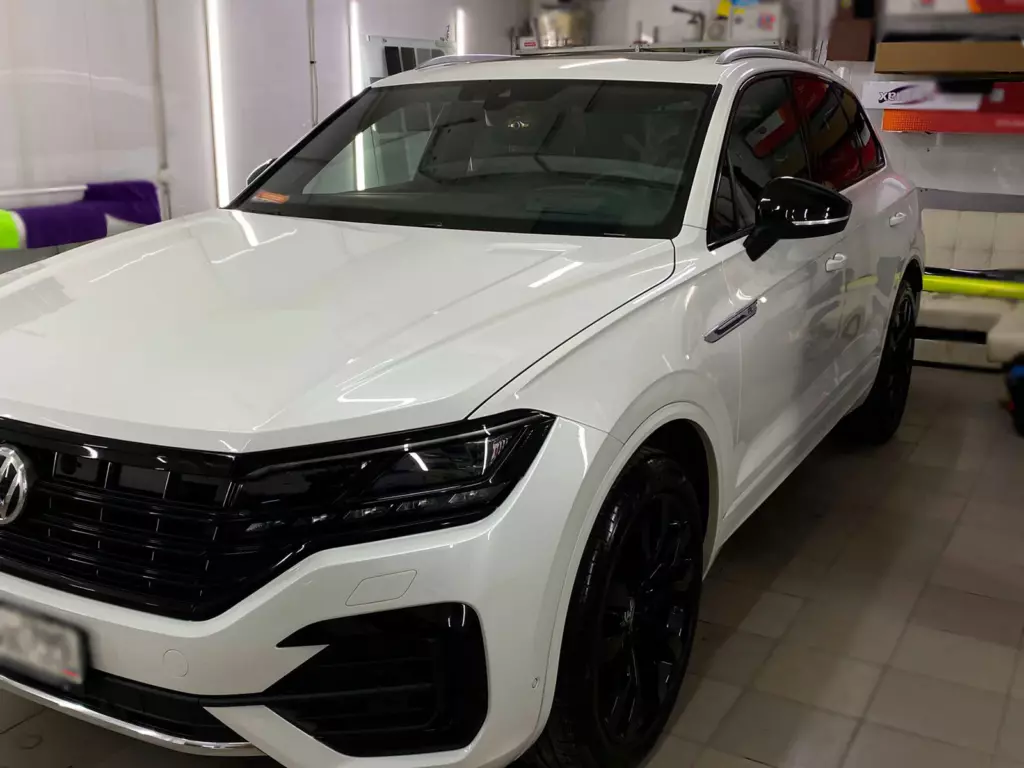 Автомобиль в студии Tintcar